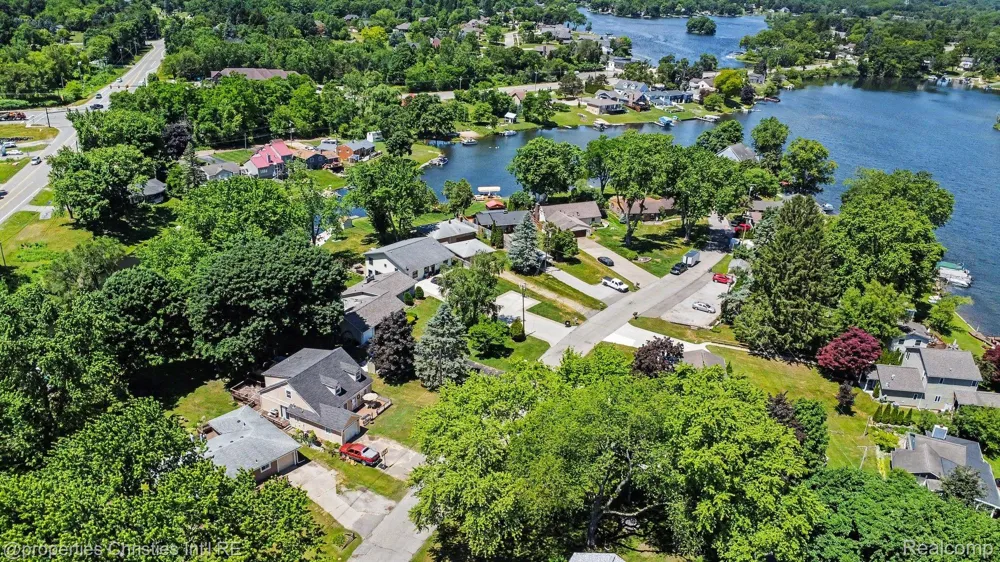 9567 Susin Lane Springfield Charter Township, MI 48348