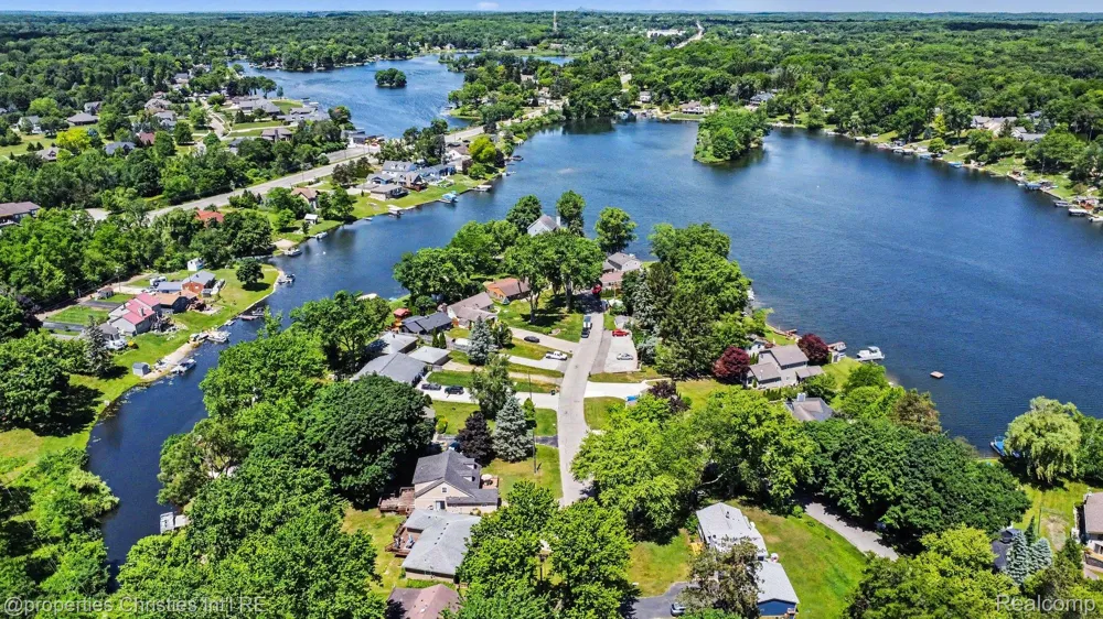 9567 Susin Lane Springfield Charter Township, MI 48348