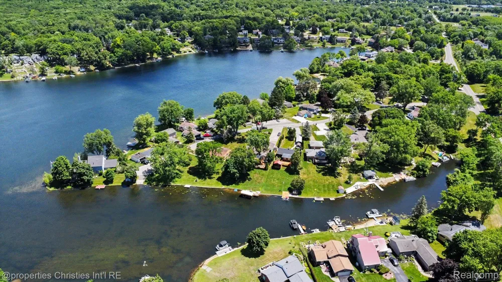 9567 Susin Lane Springfield Charter Township, MI 48348