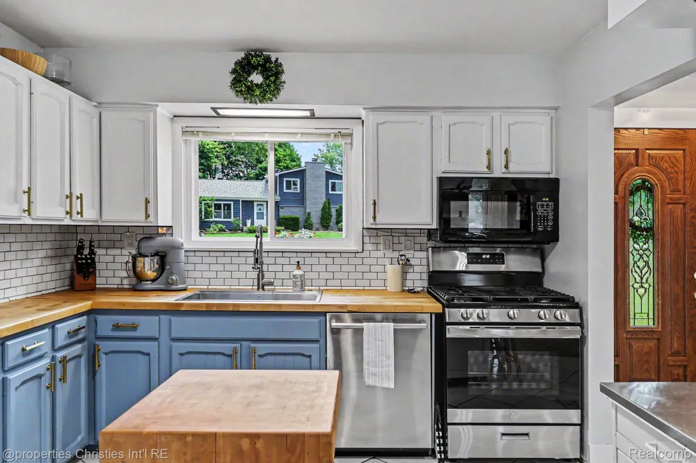 9567 Susin Lane Springfield Charter Township, MI 48348