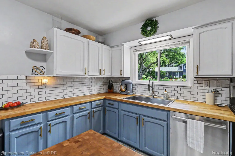 9567 Susin Lane Springfield Charter Township, MI 48348