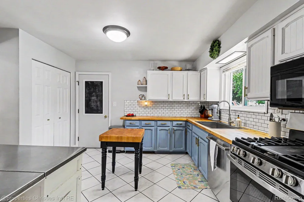 9567 Susin Lane Springfield Charter Township, MI 48348