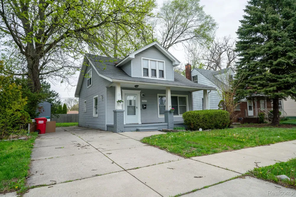 15315 Semrau Avenue Eastpointe City, MI 48021