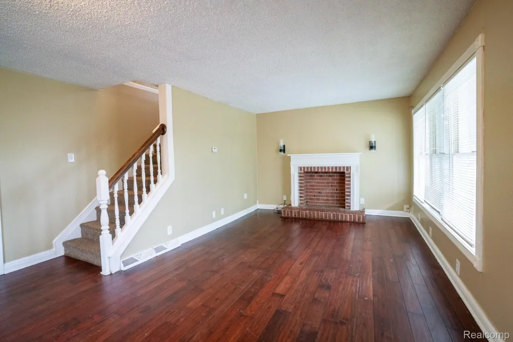 15315 Semrau Avenue Eastpointe City, MI 48021