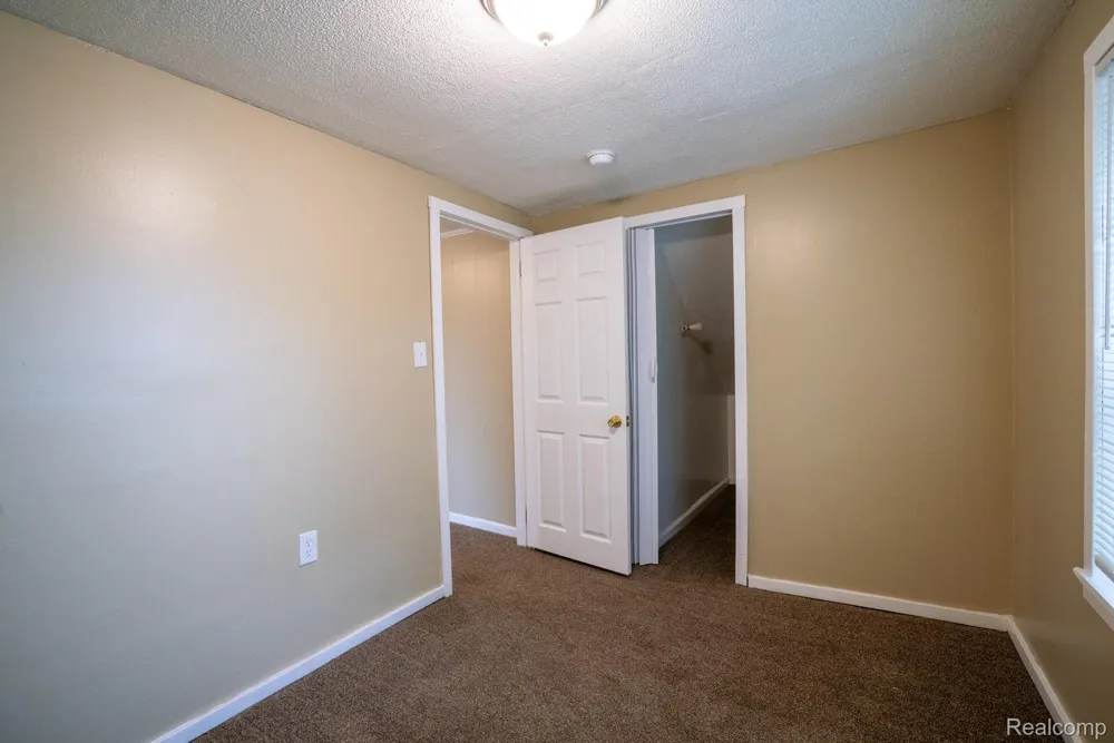 15315 Semrau Avenue Eastpointe City, MI 48021