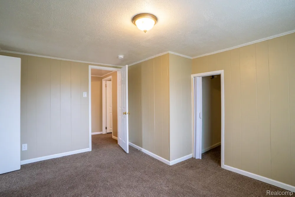 15315 Semrau Avenue Eastpointe City, MI 48021