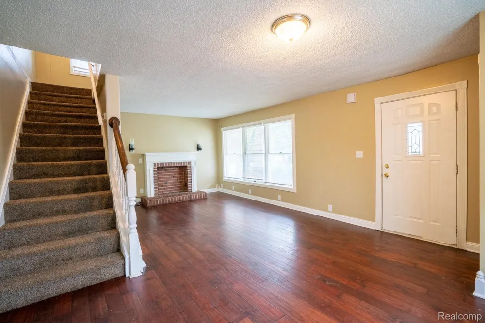 15315 Semrau Avenue Eastpointe City, MI 48021