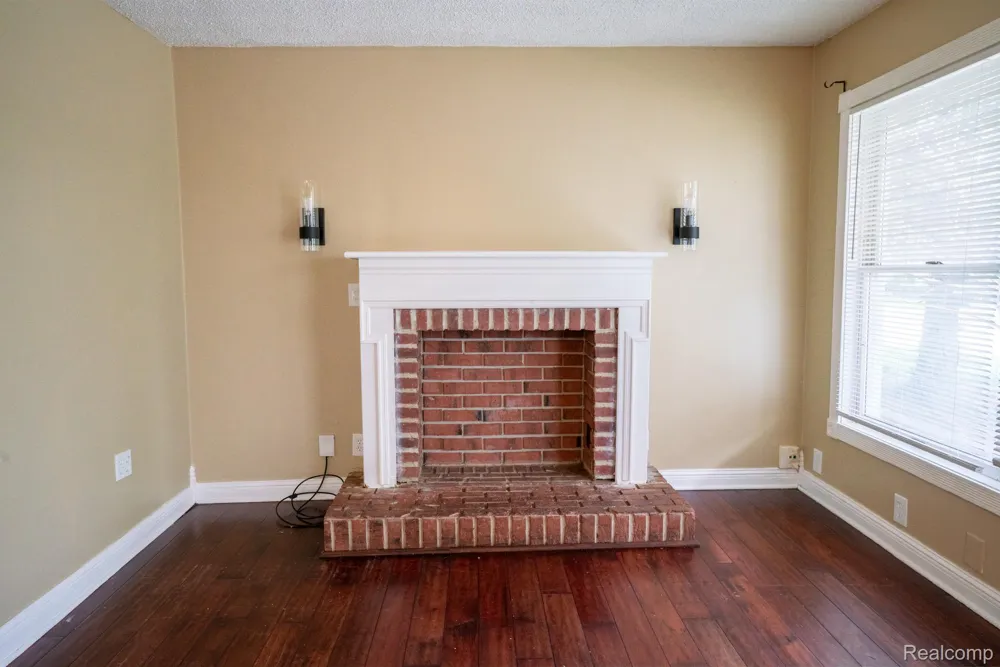 15315 Semrau Avenue Eastpointe City, MI 48021