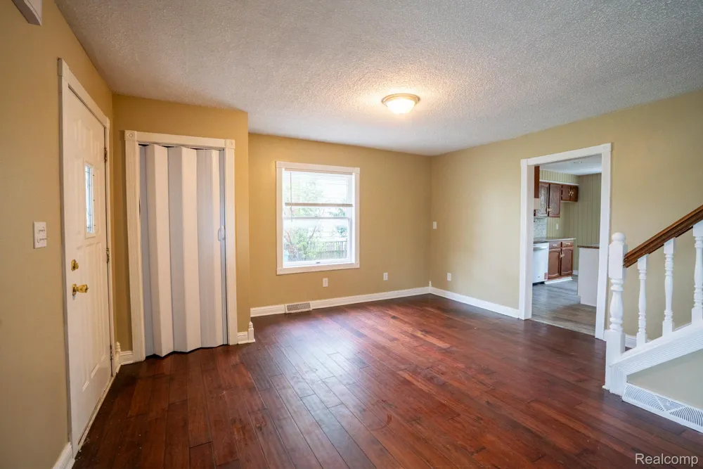 15315 Semrau Avenue Eastpointe City, MI 48021