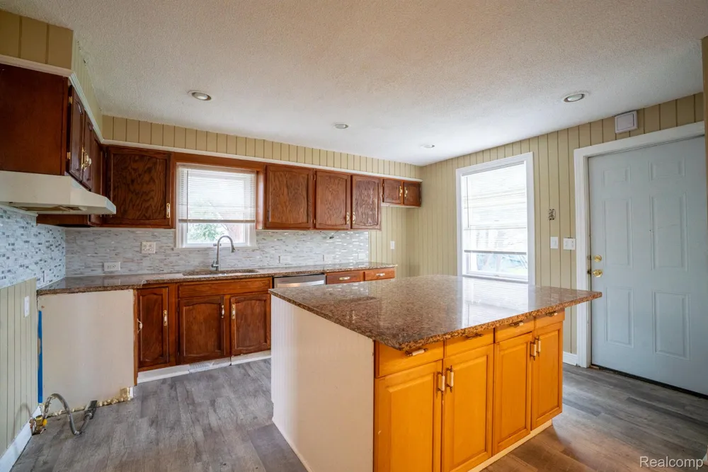 15315 Semrau Avenue Eastpointe City, MI 48021