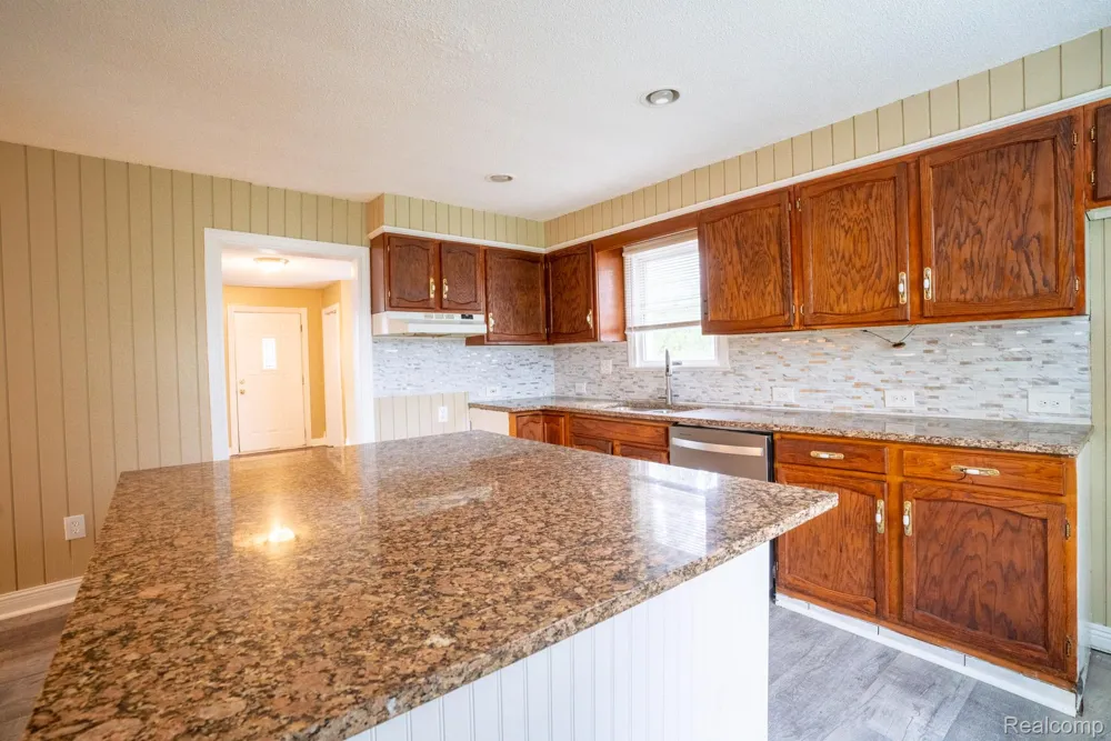 15315 Semrau Avenue Eastpointe City, MI 48021