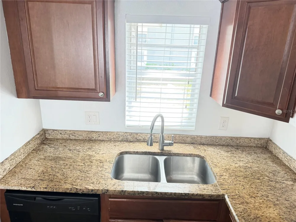2564 SE 15TH AVENUE #H ocala, FL 34471