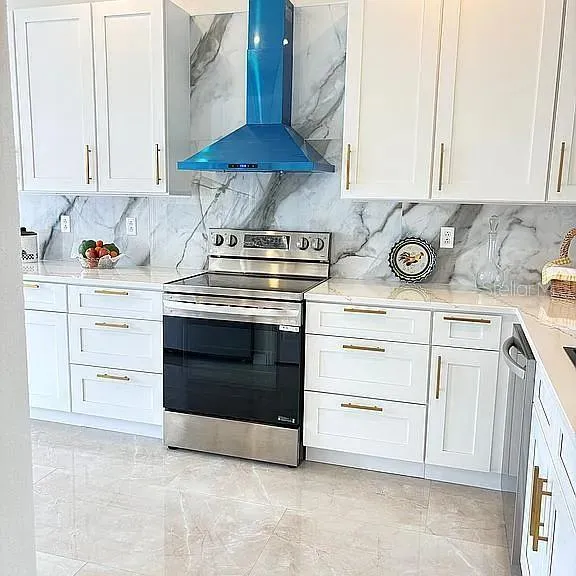 7462 FEATHERSTONE BOULEVARD Sarasota, FL 34238