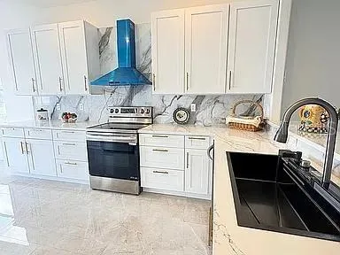 7462 FEATHERSTONE BOULEVARD Sarasota, FL 34238