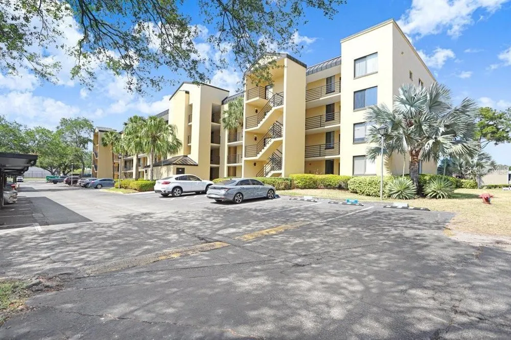 2424 W TAMPA BAY BOULEVARD #M205 Tampa, FL 33607