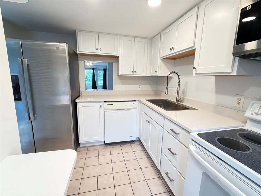 333 LAKE HOWARD DRIVE NW #211B Winter Haven, FL 33880