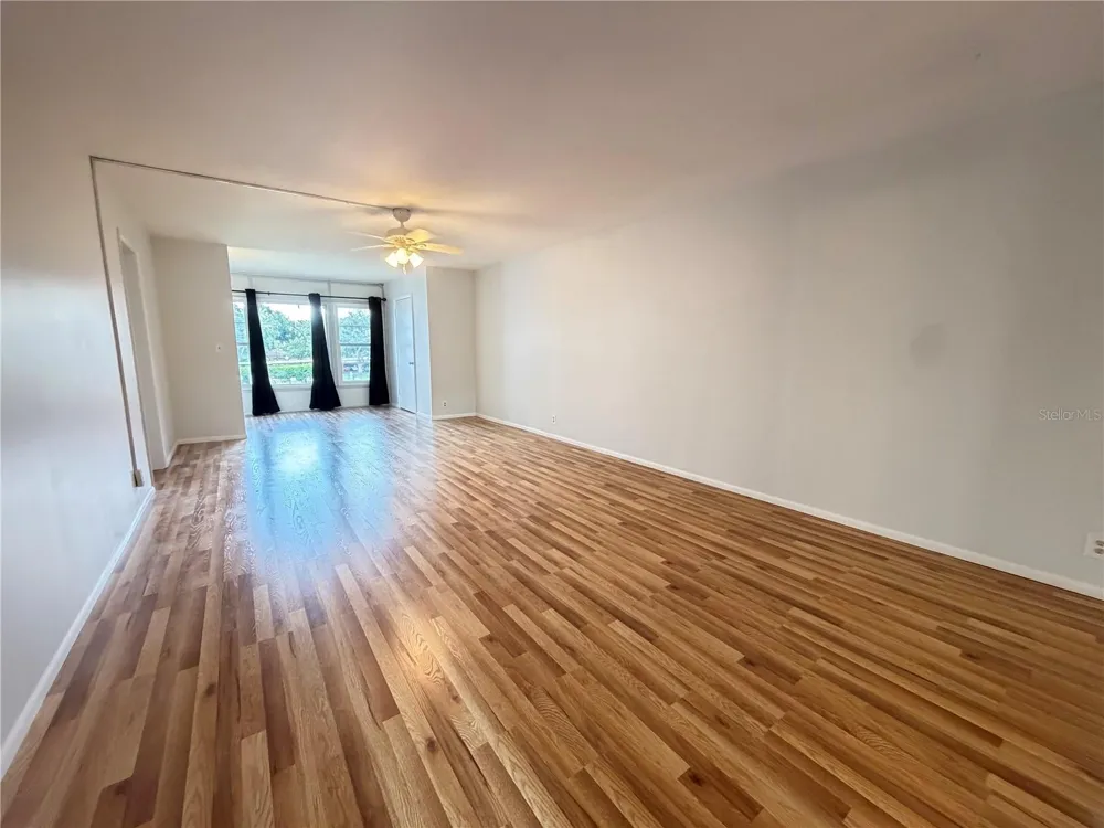 333 LAKE HOWARD DRIVE NW #211B Winter Haven, FL 33880