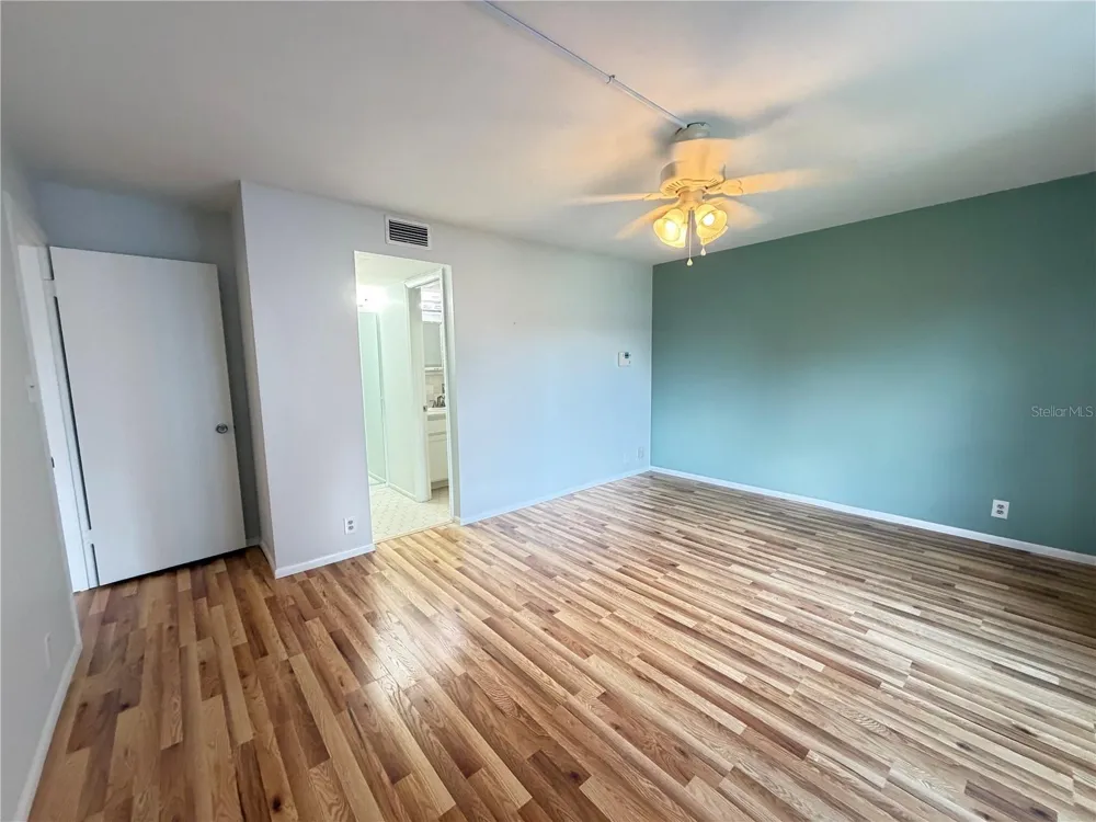 333 LAKE HOWARD DRIVE NW #211B Winter Haven, FL 33880