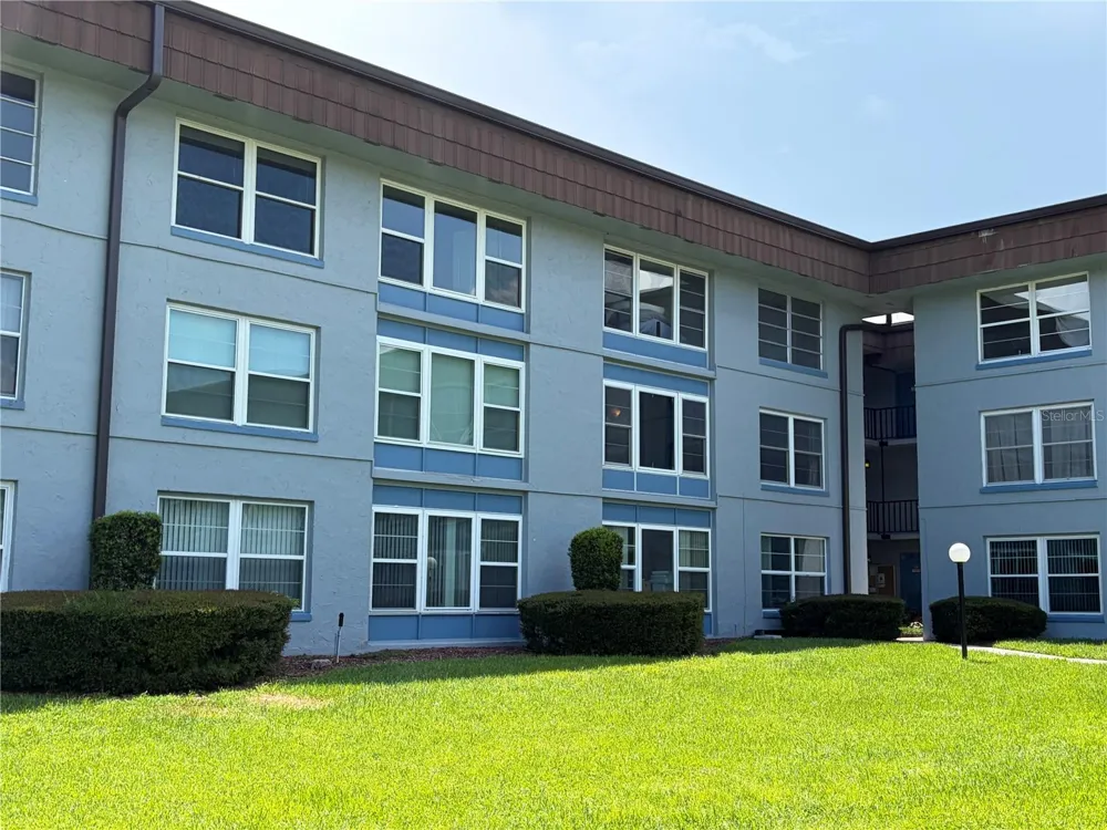 333 LAKE HOWARD DRIVE NW #211B Winter Haven, FL 33880