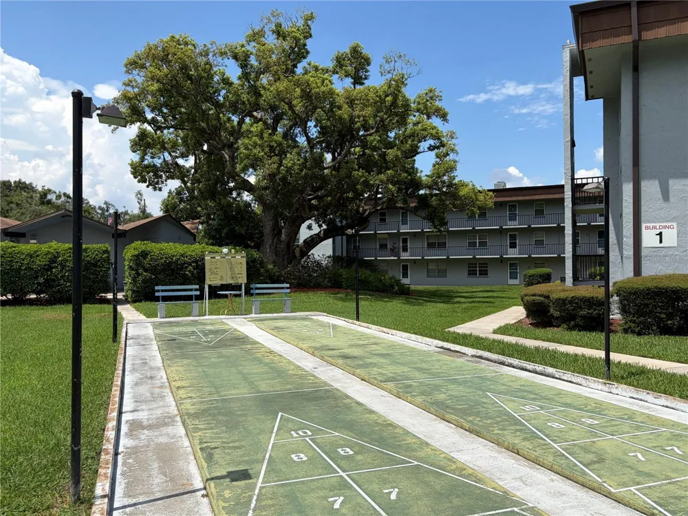 333 LAKE HOWARD DRIVE NW #211B Winter Haven, FL 33880