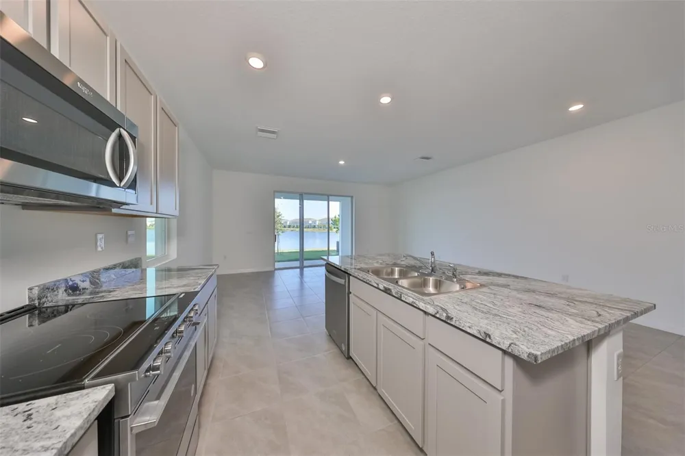 379 MANGROVE SHADE CIRCLE Apollo Beach, FL 33572