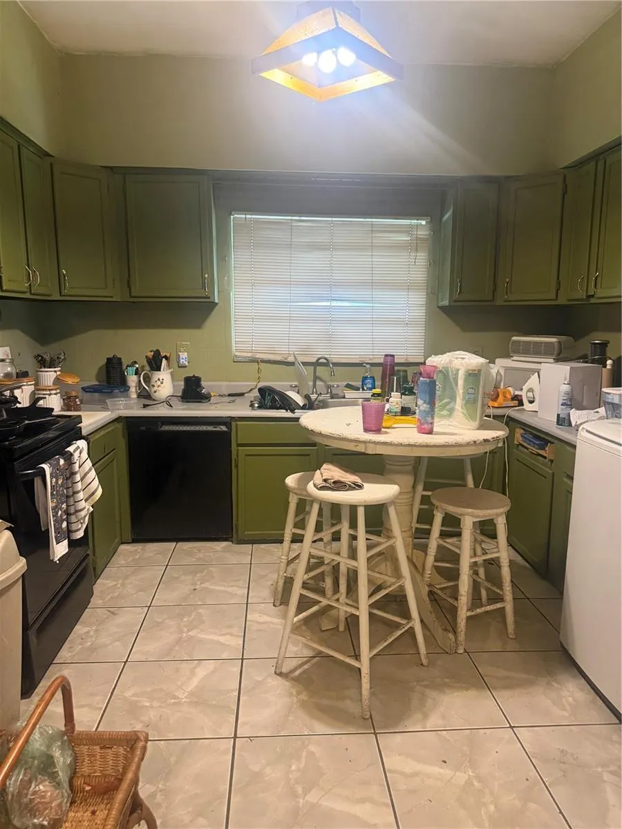 3012 ALBANY AVENUE Tampa, FL 33607