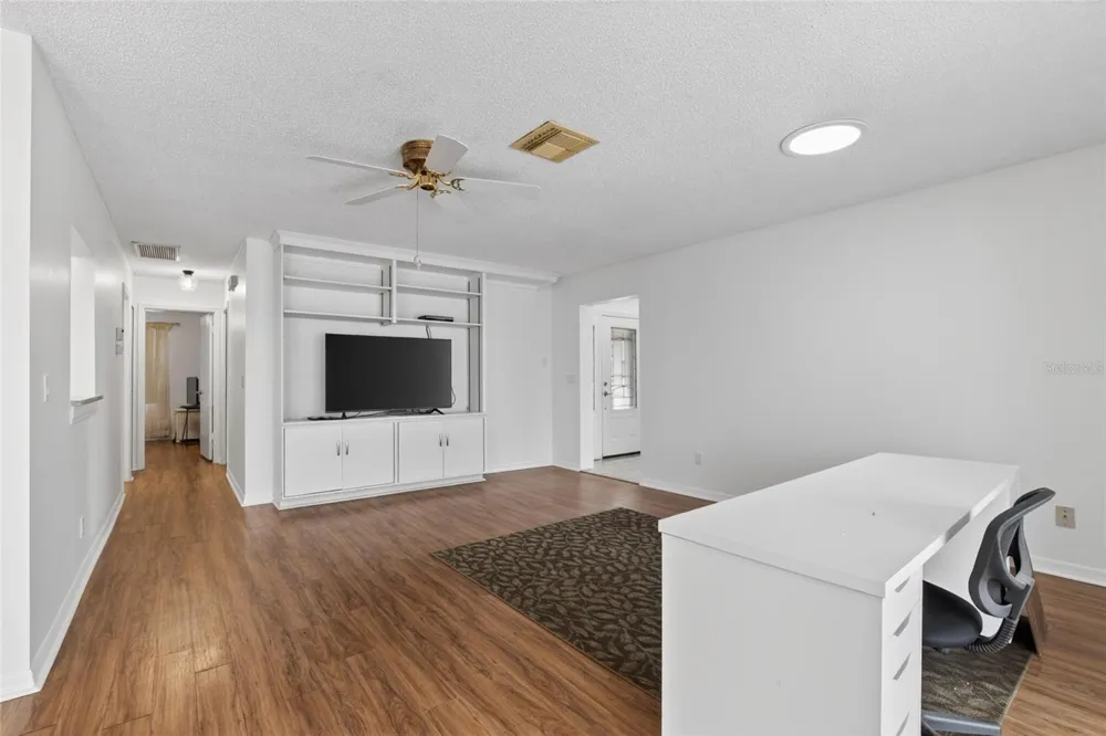 213 GLENELLEN PLACE Sun City Center, FL 33573