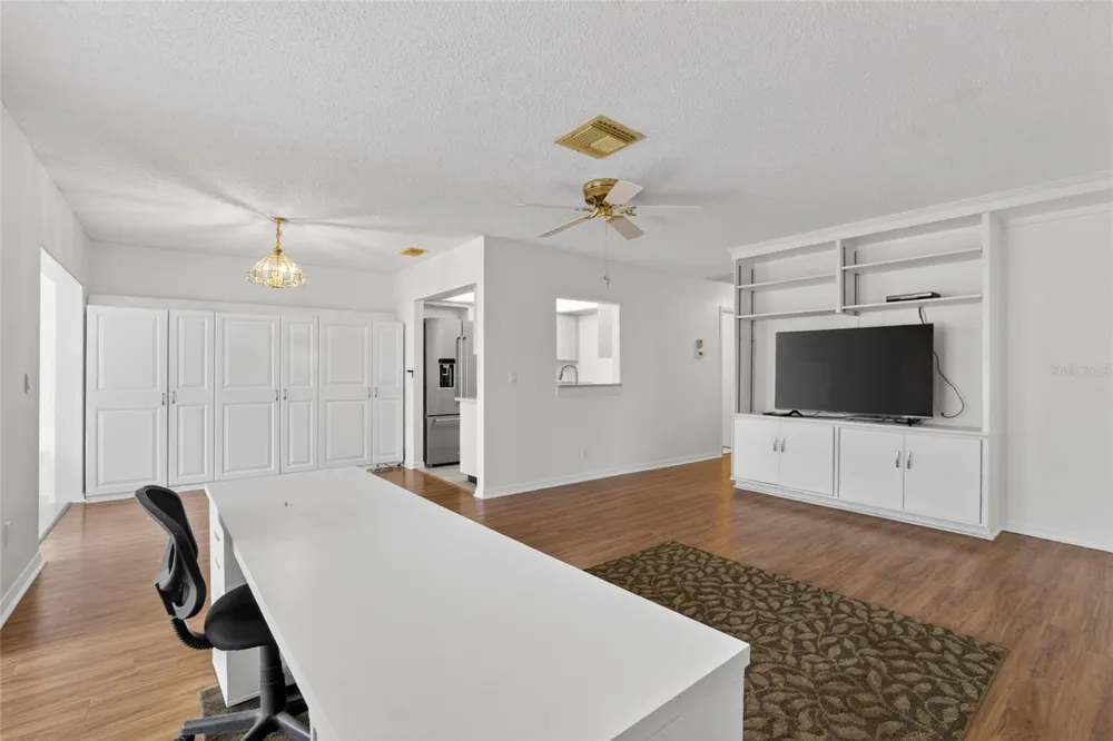 213 GLENELLEN PLACE Sun City Center, FL 33573
