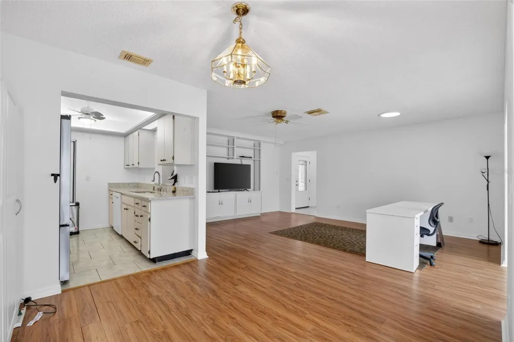 213 GLENELLEN PLACE Sun City Center, FL 33573