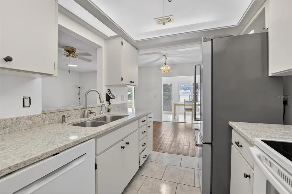213 GLENELLEN PLACE Sun City Center, FL 33573