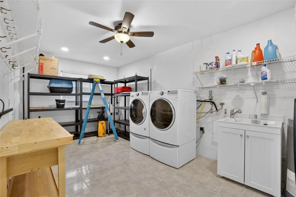 213 GLENELLEN PLACE Sun City Center, FL 33573