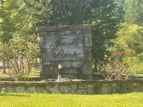 13 Jewell Drive SE