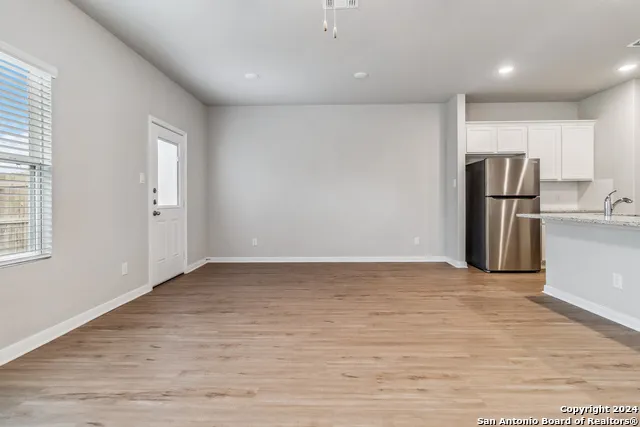 3948 Abbott Pass St Hedwig, TX 78152