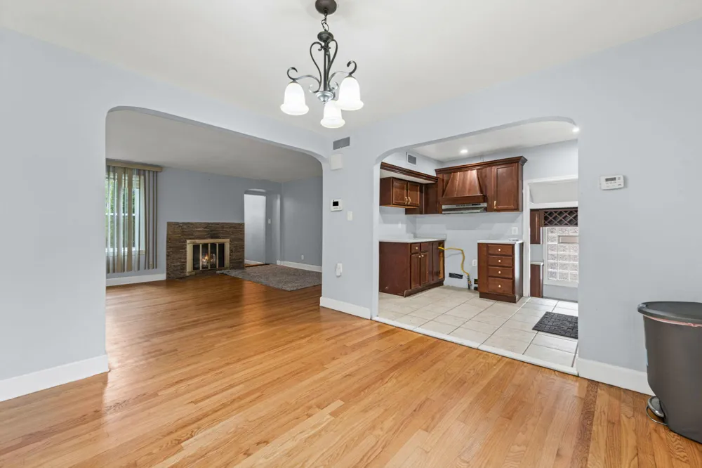 6953 Mayburn Street Dearborn Heights, MI 48127
