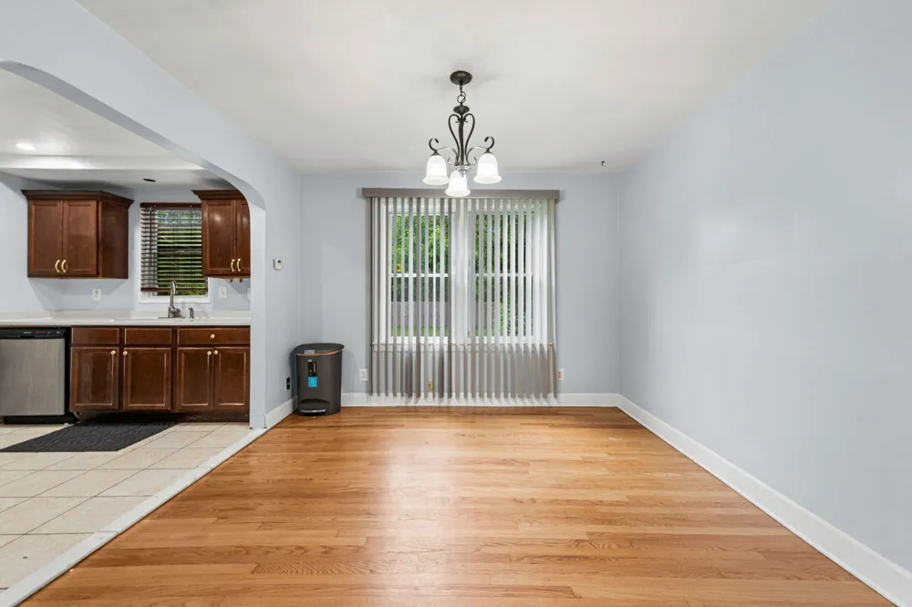 6953 Mayburn Street Dearborn Heights, MI 48127