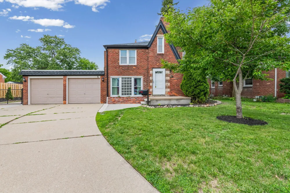 6953 Mayburn Street Dearborn Heights, MI 48127