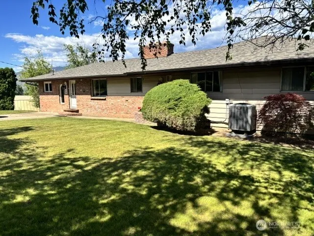 10 Westlake Road Oroville, WA 98844