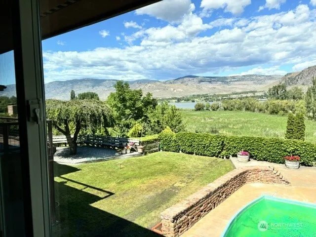 10 Westlake Road Oroville, WA 98844