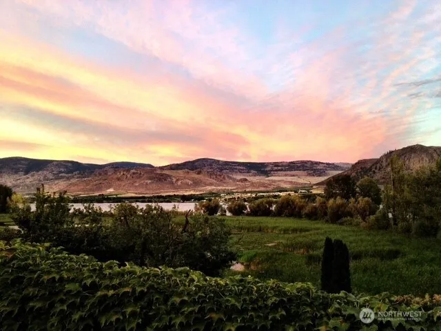 10 Westlake Road Oroville, WA 98844