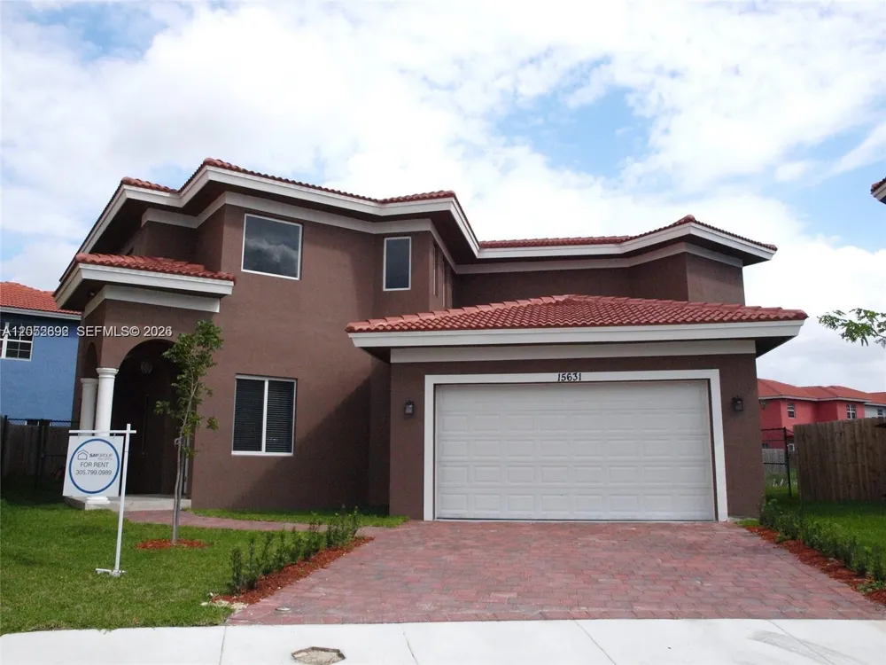 15631 SW 11th Ter Miami, FL 33194