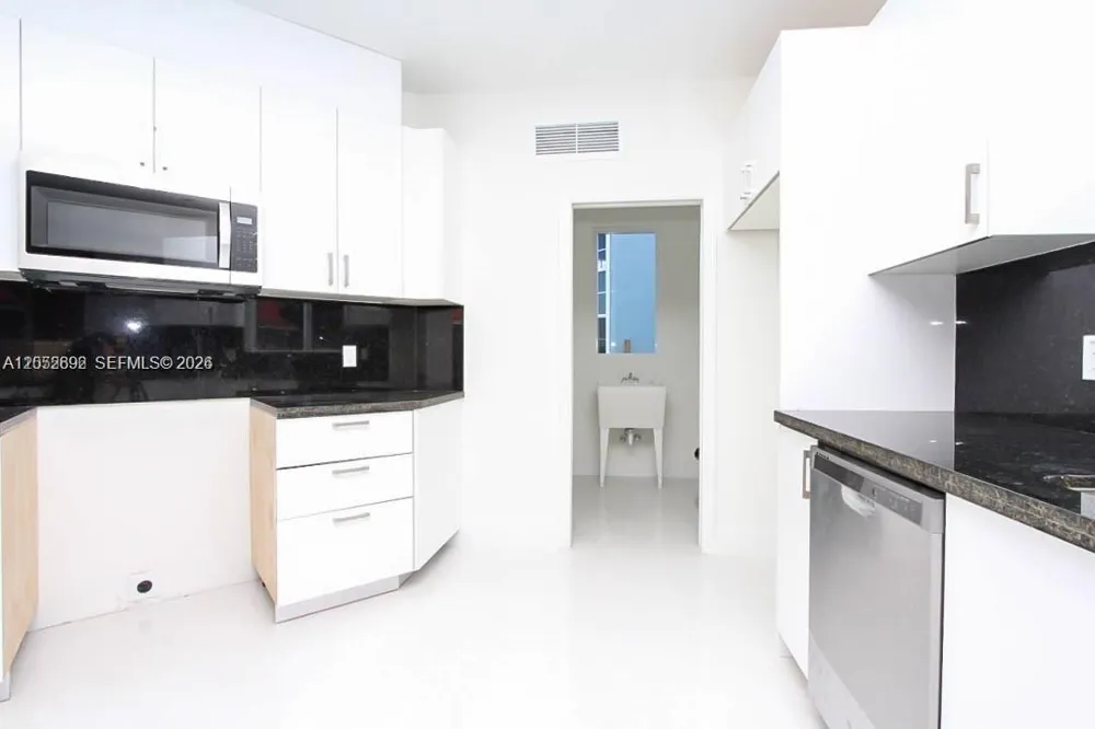 15631 SW 11th Ter Miami, FL 33194