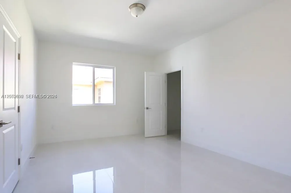 15631 SW 11th Ter Miami, FL 33194