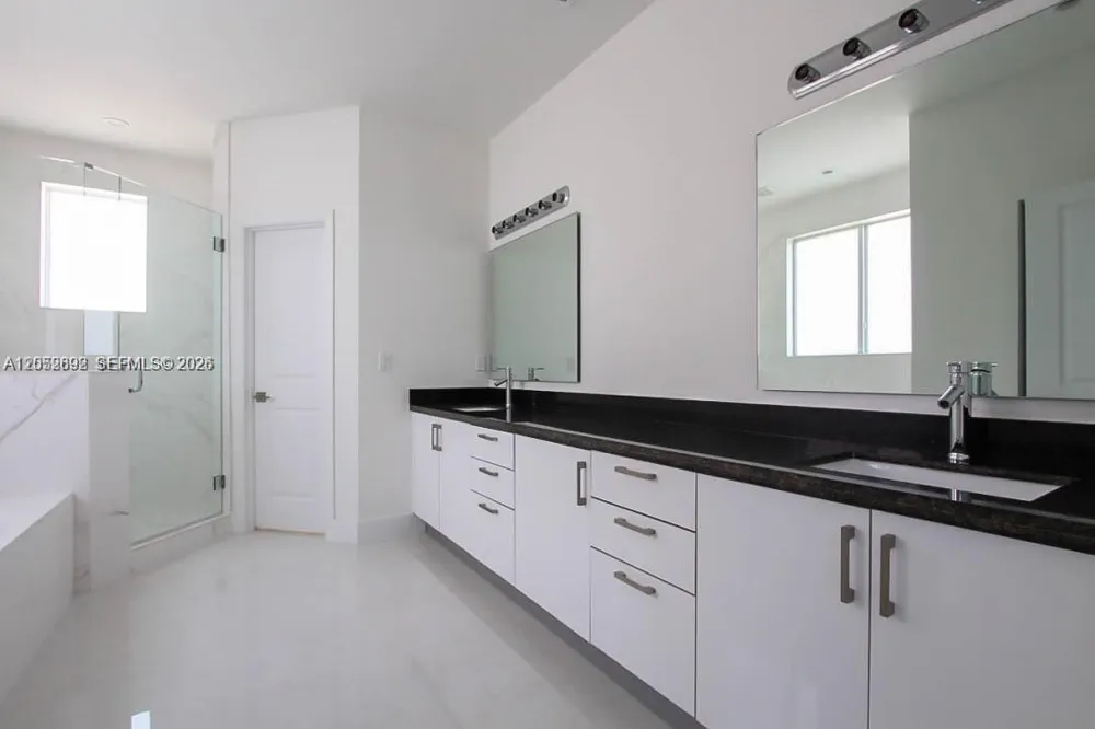 15631 SW 11th Ter Miami, FL 33194