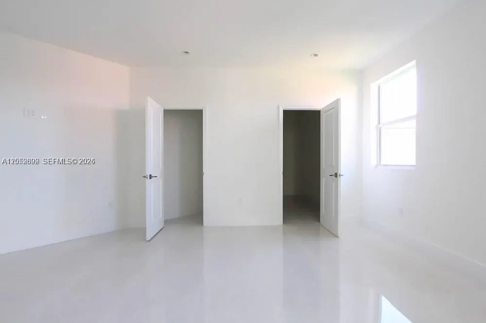15631 SW 11th Ter Miami, FL 33194