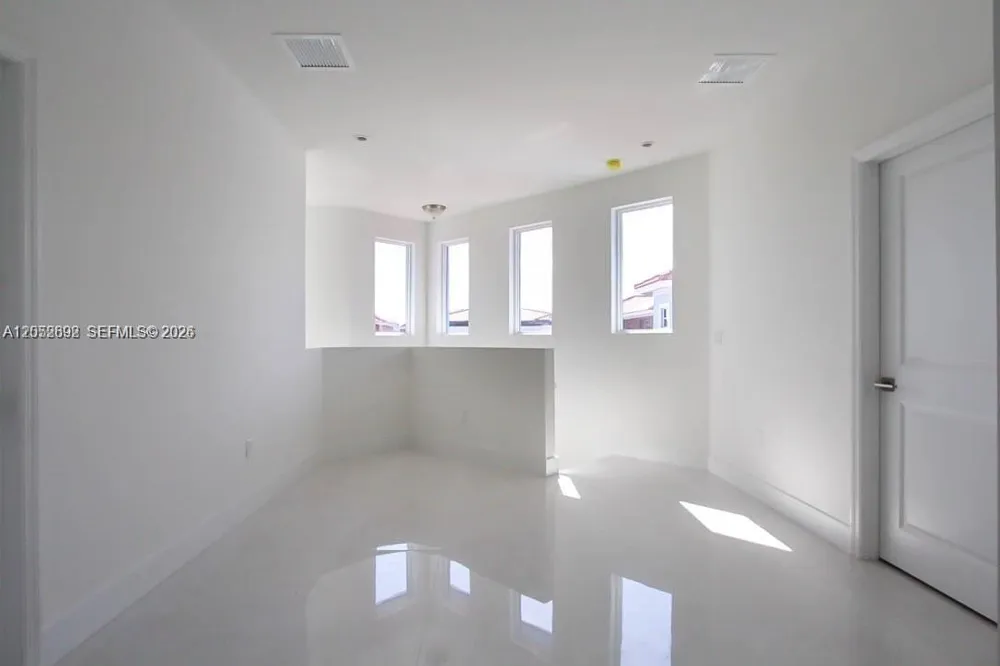 15631 SW 11th Ter Miami, FL 33194