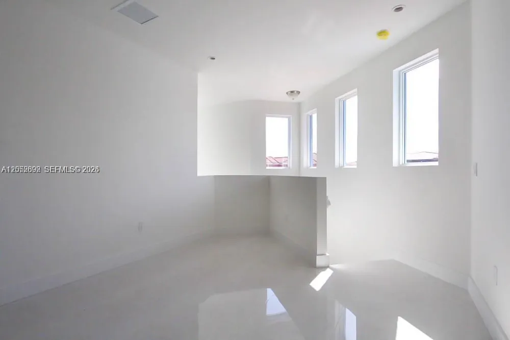15631 SW 11th Ter Miami, FL 33194