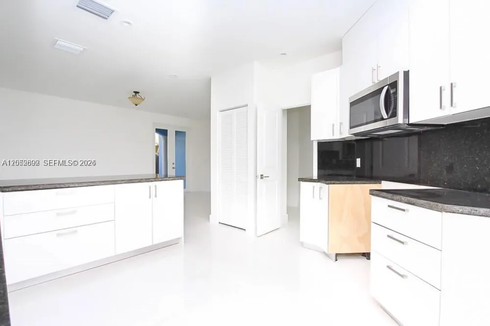 15631 SW 11th Ter Miami, FL 33194