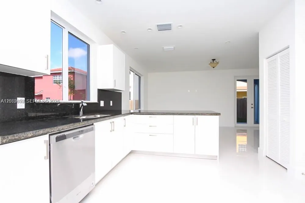 15631 SW 11th Ter Miami, FL 33194