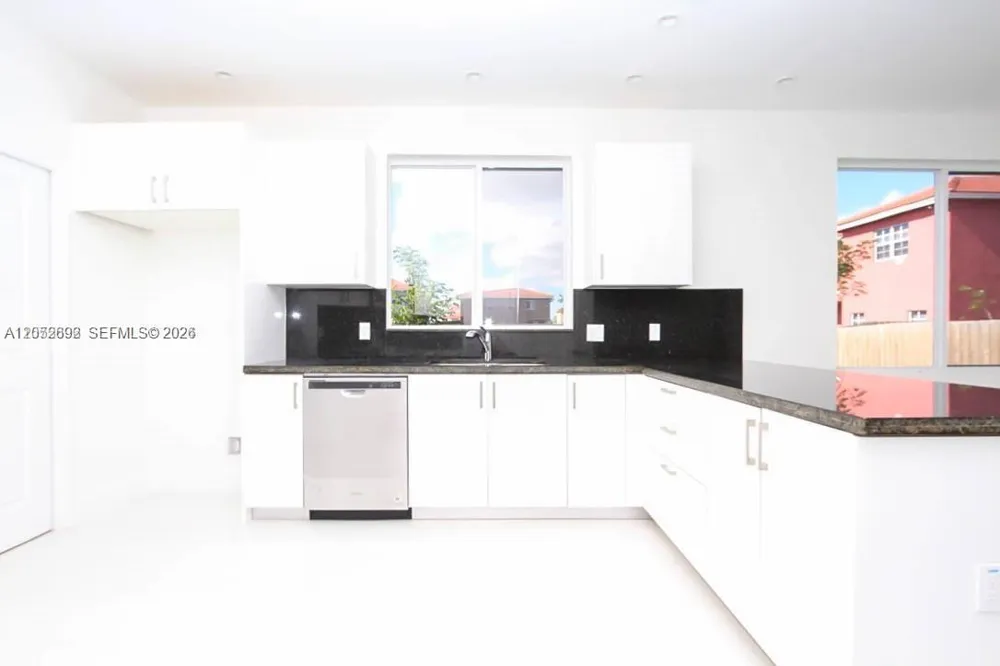 15631 SW 11th Ter Miami, FL 33194