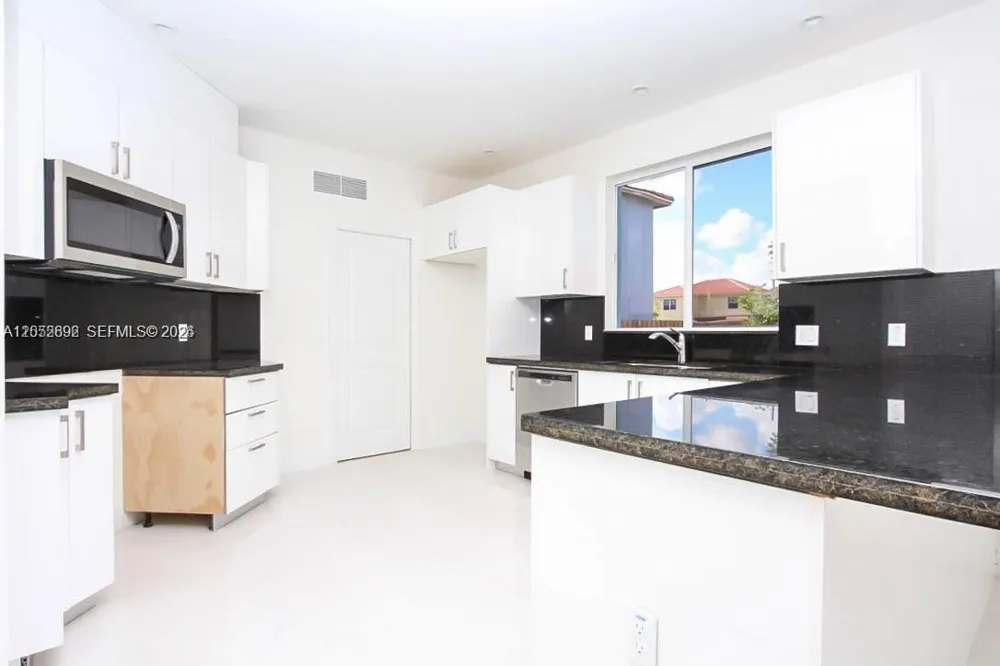 15631 SW 11th Ter Miami, FL 33194